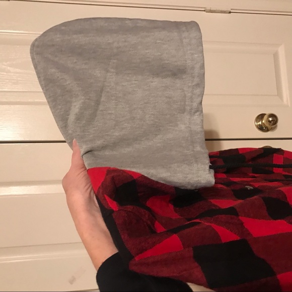 NWT-Women’s lightweight flannel plaid shirt w/snap closure, hood & drawstring - Picture 7 of 9